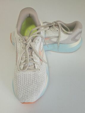 Brooks Glycerin Light Tan Women's Running Shoes with Pastel Accents